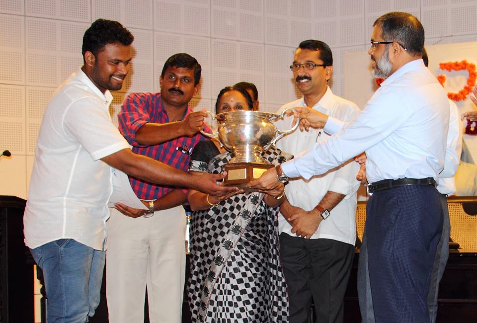 Sree Kerala Varma College wins first prize in the Calicut University Aggregate Championship in Men Section 2016